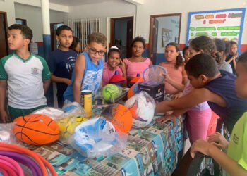 Carapebus adere ao programa Escola em Tempo Integral