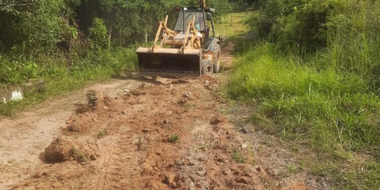 Casimiro de Abreu intensifica recuperação de estradas vicinais