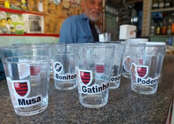 Privadão: petiscos, cerveja gelada e decoração inusitada