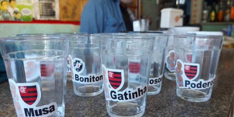 Privadão: petiscos, cerveja gelada e decoração inusitada