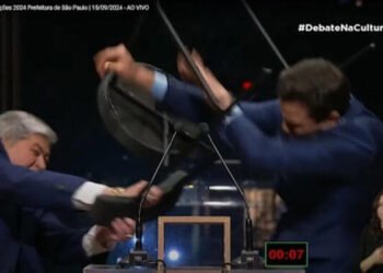 Datena dá cadeirada em Marçal durante debate