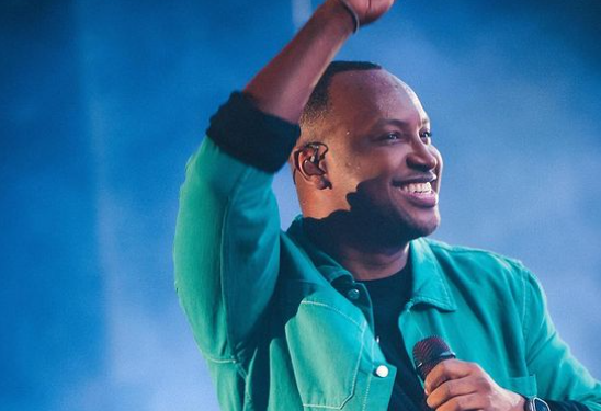 Thiaguinho e Denis DJ se apresentam em Casimiro de Abreu