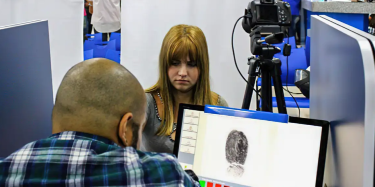 Detran faz mutirão para que estudantes tirem RG neste sábado