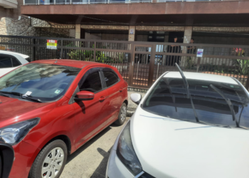 Denúncia: Flanelinhas e empresa responsável pela cobrança de estacionamento podem estar atuando em parceria