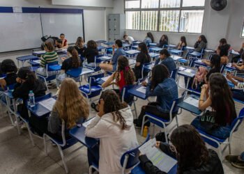 Prova de seleção para o CAp de Macaé reúne 2010 estudantes na Cidade Universitária