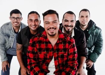 Sorriso Maroto faz show gratuito em Búzios
