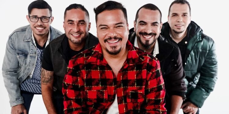 Sorriso Maroto faz show gratuito em Búzios