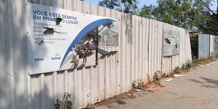 Obra do Sesc Senac Rio das Ostras atrasa e espaço mostra sinais de abandono