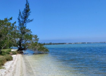 Arraial do Cabo recebe Bandeira Azul em Salvador