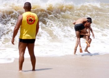 Verão 2024/2025: Guarda-vidas se preparam para atuar na Praia de Carapebus