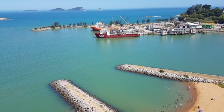 Giro pela História de Macaé: Conheça a Praia de Imbetiba