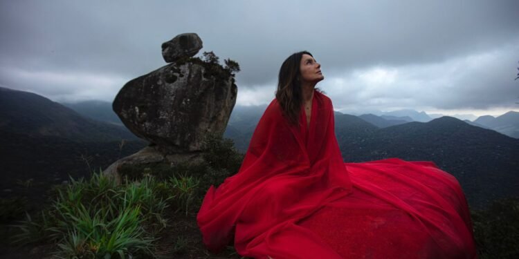 Sana recebe famosa atriz Dira Paes, do filme nacional Pasárgada, em dezembro