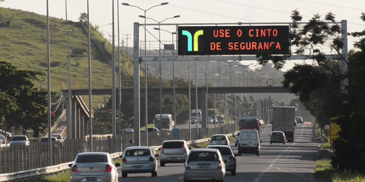 Cerca de 500 mil veículos devem passar pela BR-101 a partir desta segunda (30) até 02 de janeiro