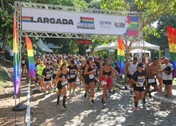 Giro na Diversidade: Corrida da Diversidade celebra união da população LGBT+ em Búzios
