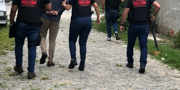 Grilagem em Búzios: MP cumpre mandados contra denunciados por crimes ambientais