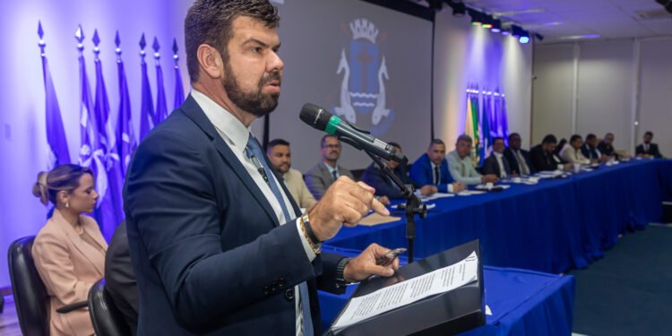 Welberth Resende toma posse pelo segundo mandato consecutivo