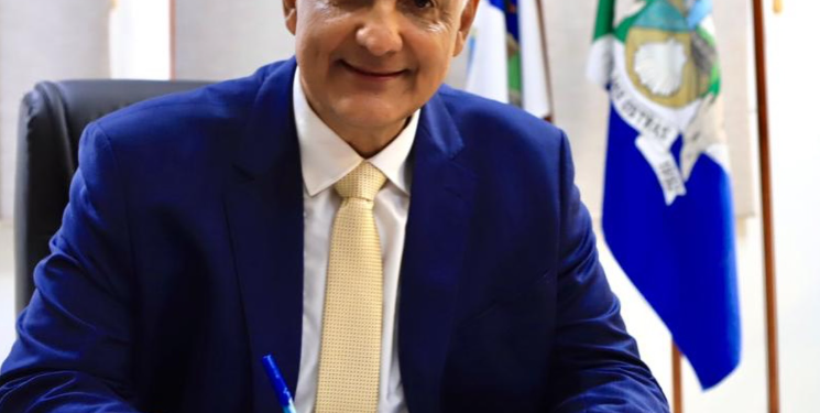 Prefeito de Rio das Ostras inicia mandato decretando ponto facultativo nos dias 2 e 3 de janeiro