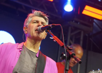 Leoni se apresenta neste sábado em Saquarema