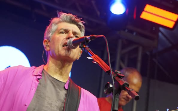 Leoni se apresenta neste sábado em Saquarema