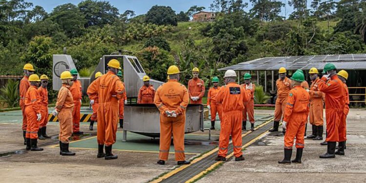 Gratuito: Macaé abre 960 vagas para treinamento em escape de helicóptero (T-HUET)