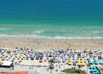 Comércio registra aumento na venda de cadeiras e guarda-sois em Cabo Frio