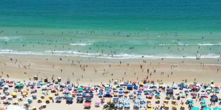 Comércio registra aumento na venda de cadeiras e guarda-sois em Cabo Frio