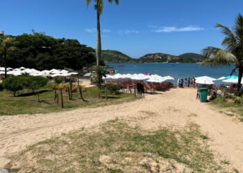 Preços abusivos são denunciados na Praia da Ferradura, em Búzios