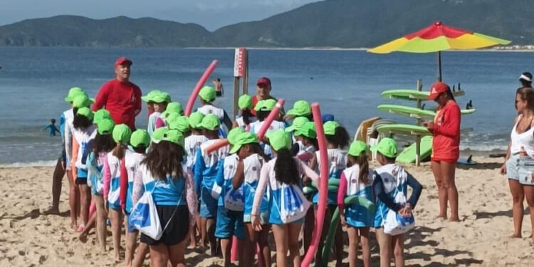 Praia de Geribá recebe Projeto Botinho em Búzios