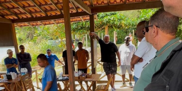 Ordenamento da Praia Brava é pauta da reunião entre comerciantes e governo municipal, em Búzios