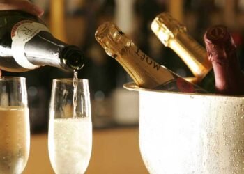 Ah, que delícia o verão! A gente mostrar o ombrin — a gente degusta vinhos leves e frutados… Aaah han.