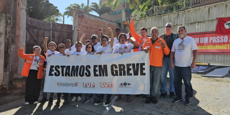 Greve na Petrobras mobiliza centenas de trabalhadores