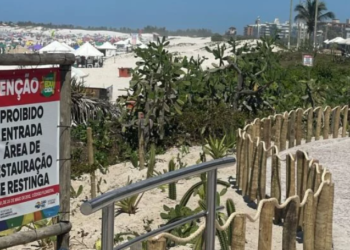 Praia do Forte recebe barreira de proteção em áreas de preservação