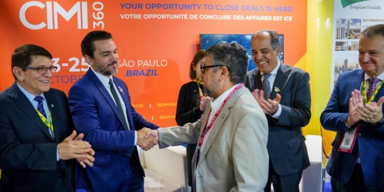 Ministro do Turismo destaca potencial de Maricá em encontro mundial de investidores