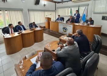 Câmara de Búzios debate eliminação de cargos da Prefeitura e aprova anistia de multas tributárias