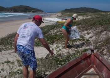 Praia do Peró terá mutirão de limpeza nesta sexta-feira (28), em Cabo Frio