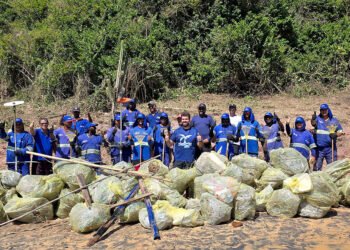 Ilha do Francês recebe ação de limpeza, em Macaé