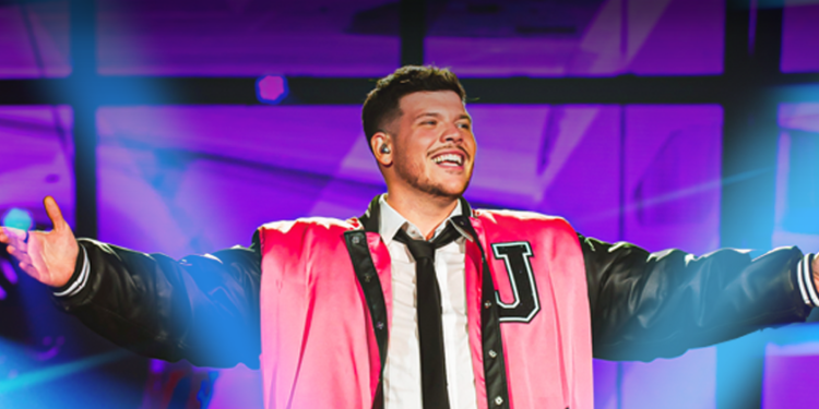 Ferrugem faz show gratuito em Arraial do Cabo