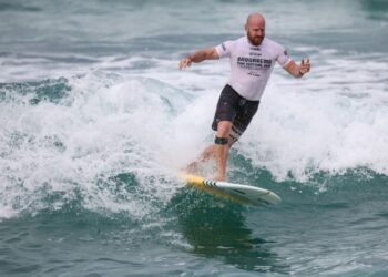Tricampeão mundial, Phil Rajzman, um dos destaques do longboard do REMA WSL Saquarema Surf Festival