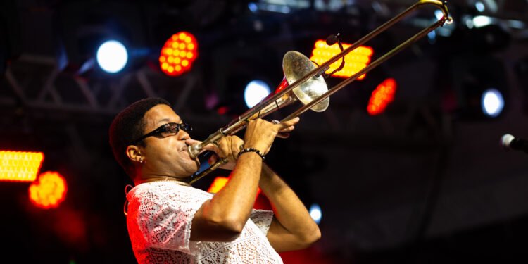 Búzios será palco do Circuito Sesc Jazz & Blues 2025 durante o feriadão de 1º de Maio