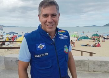 Prefeito de Cabo Frio visita Praia do Peró