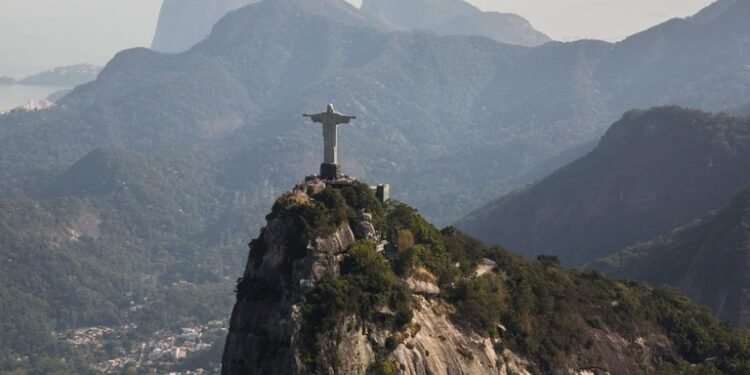 Turismo brasileiro bate recorde de visitantes internacionais