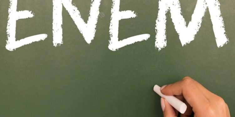 Enem 2025: começa prazo para pedir isenção da taxa de inscrição