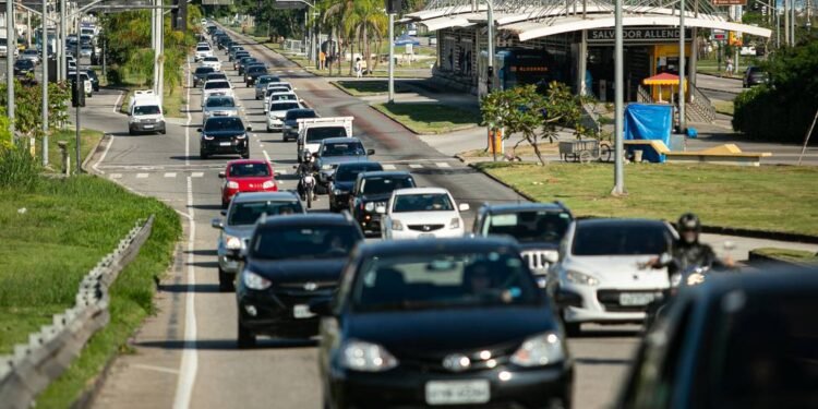 Vencimento do licenciamento anual de veículos começa neste mês (maio)