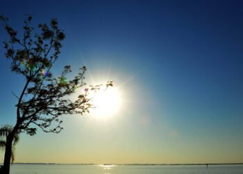 Sol brilha, mas friozinho continua na Costa do Sol (antiga Região dos Lagos)