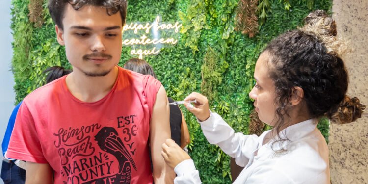 Shopping Plaza Macaé segue com vacinação contra gripe até quinta-feira (12)