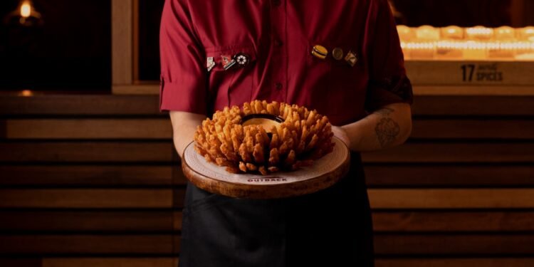 Outback contrata para unidade que vai inaugurar em Macaé; confira as vagas