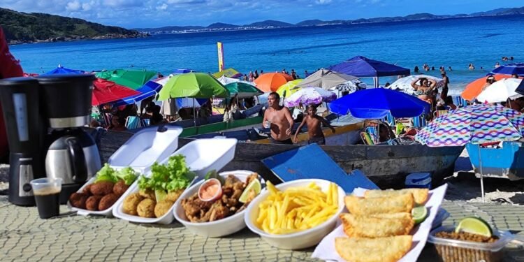 Arraial do Cabo recebe evento que une gastronomia e música na Orla da Prainha