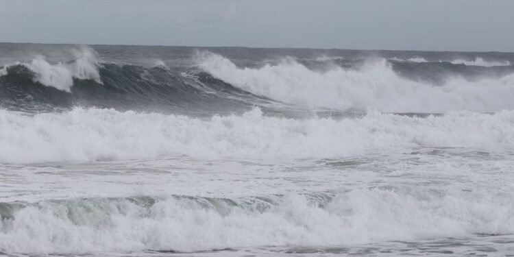 Ventos já chegam à região Costa do Sol (antiga Região dos Lagos); Marinha alerta para ondas de até 5 metros