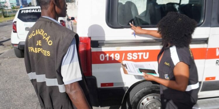 Rio das Ostras prorroga prazo para vistoria anual de vans e táxis