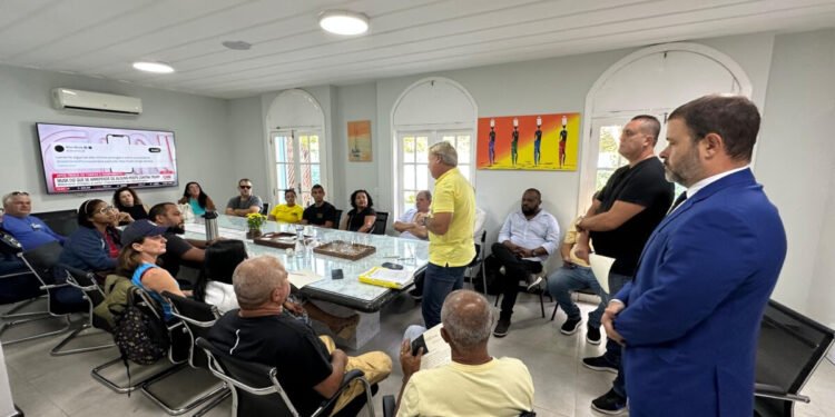 Quiosques removíveis são propostos para praias João Fernandes e Fernandinho, em Búzios